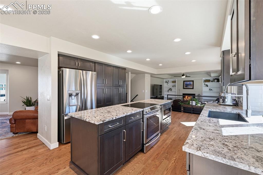 Image 18 of 44: Kitchen