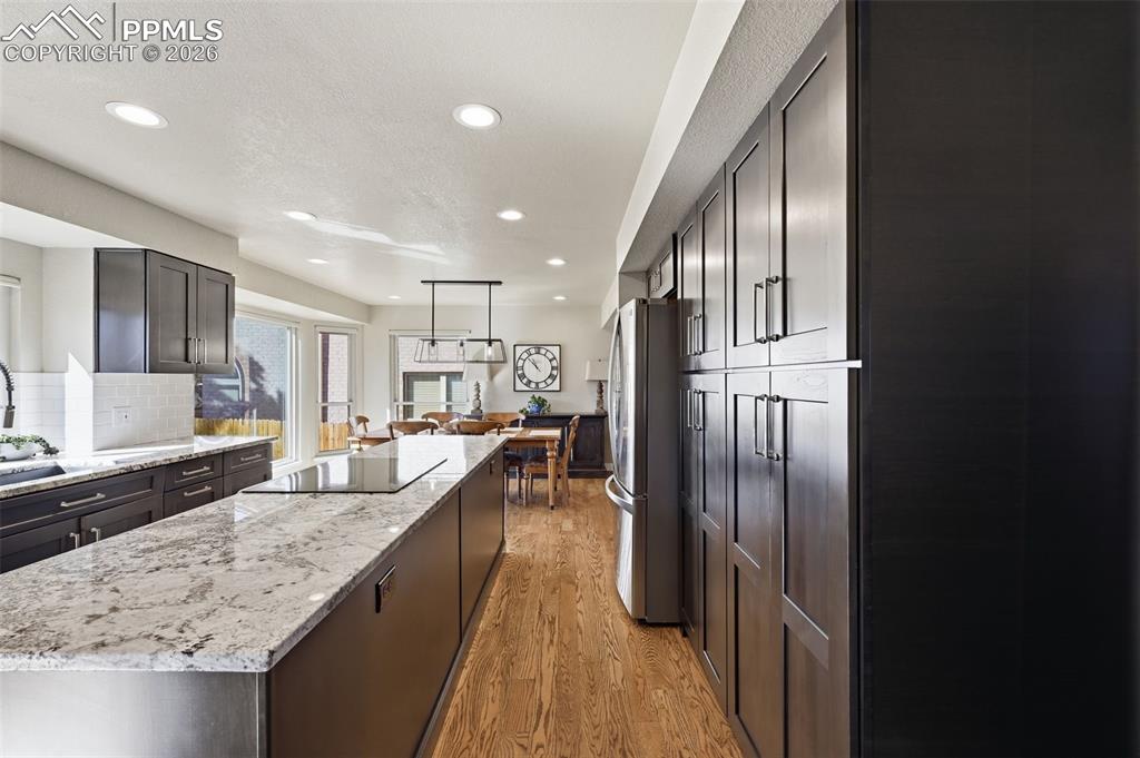 Image 20 of 44: Kitchen