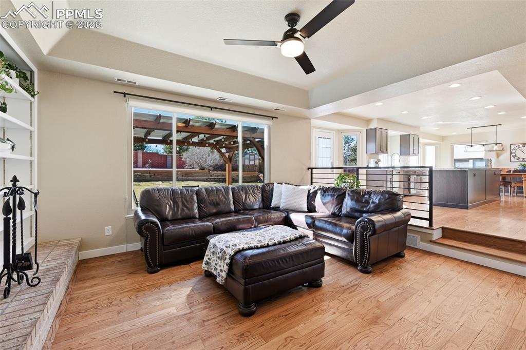 Image 24 of 44: Living Room