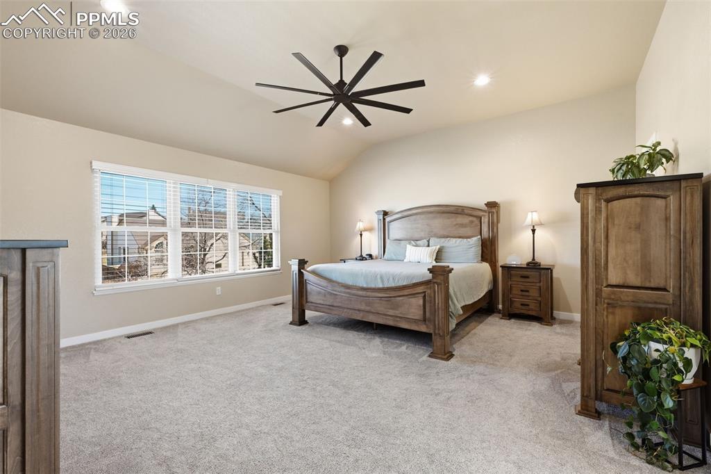 Image 27 of 44: Bedroom