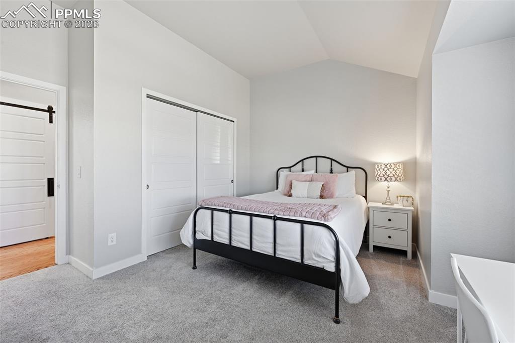 Image 34 of 44: Bedroom