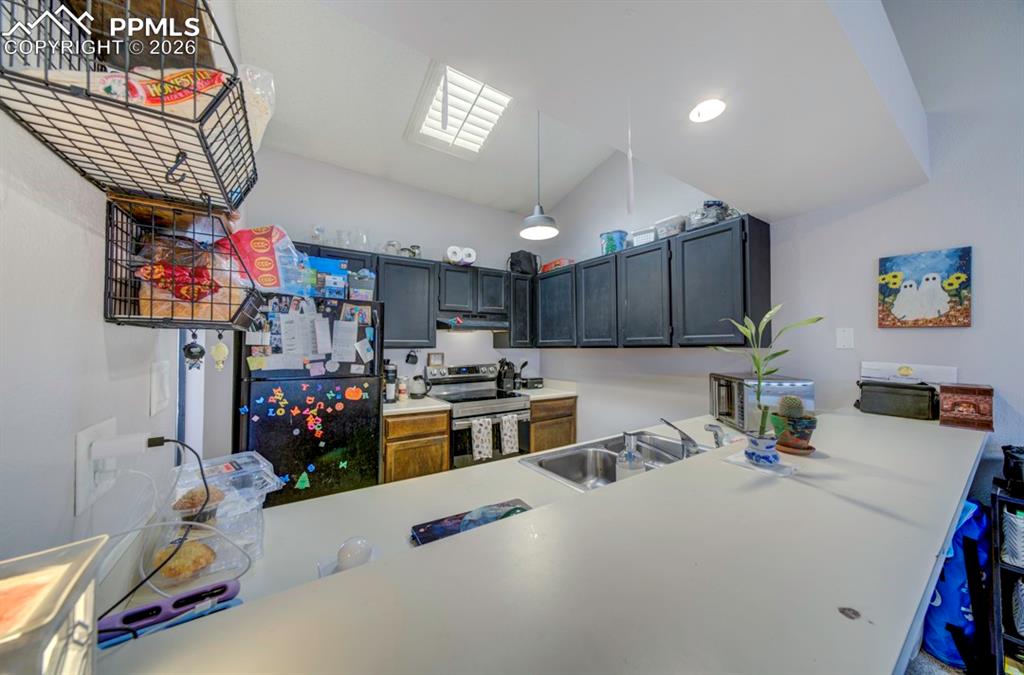 Image 20 of 50: Kitchen