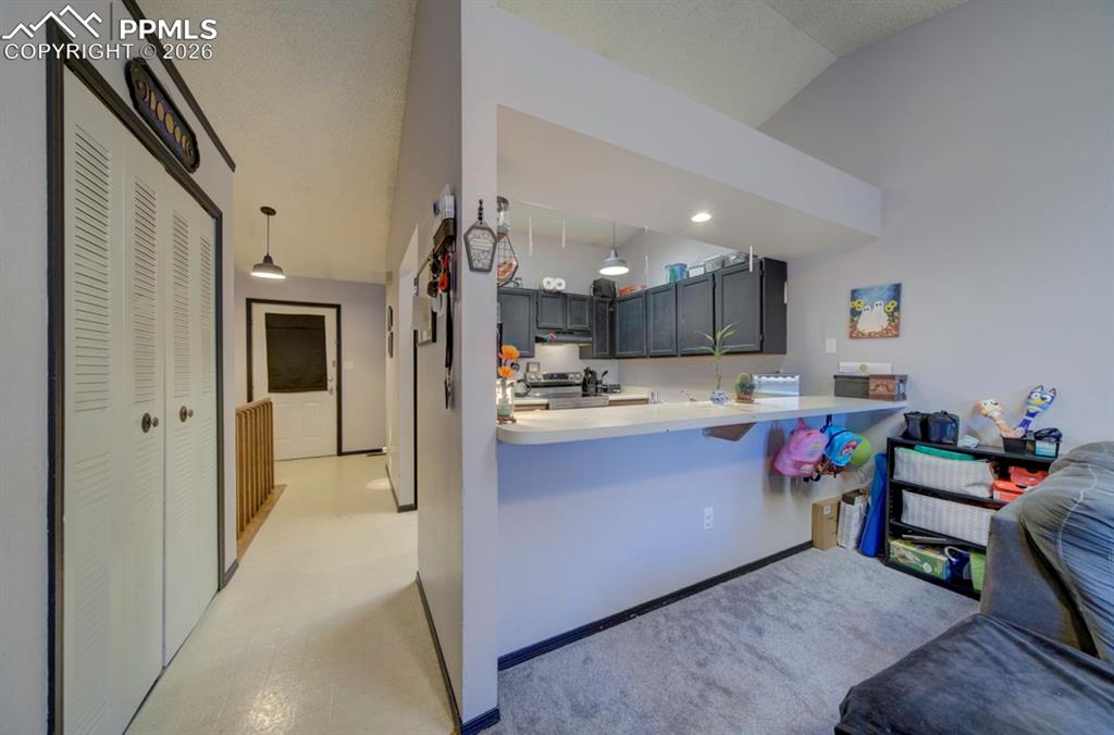 Image 34 of 50: Kitchen