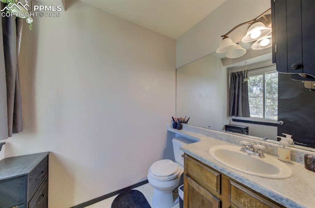 Image 35 of 50: Bathroom