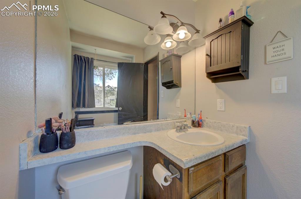 Image 37 of 50: Bathroom