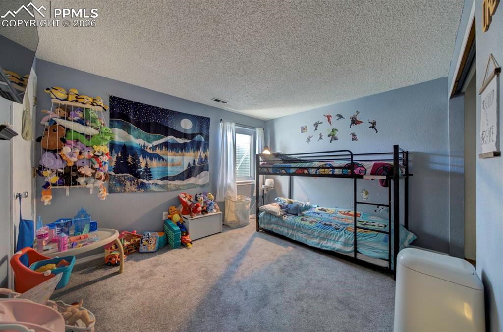 Image 39 of 50: Bedroom