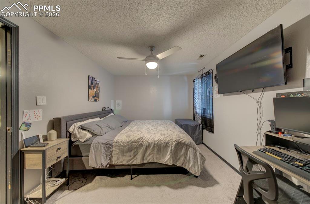 Image 42 of 50: Bedroom