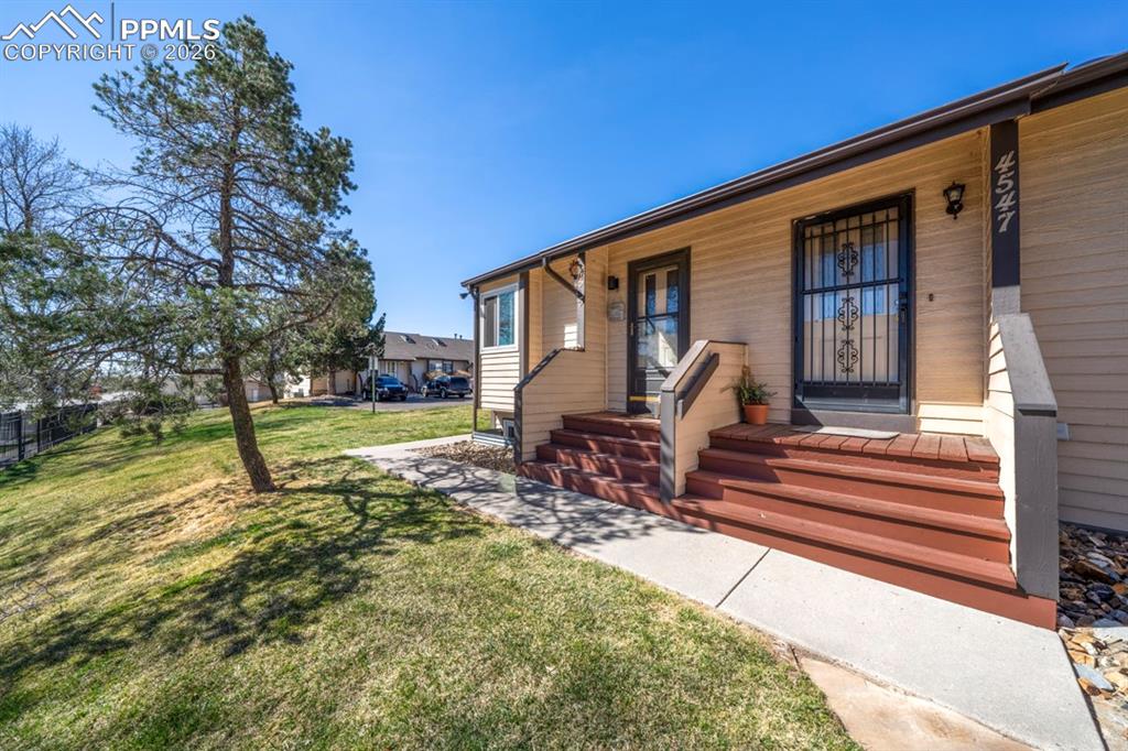 Image 6 of 50: Entry