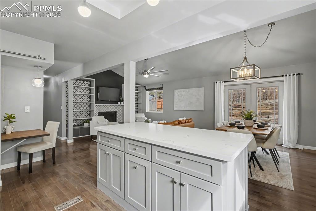 Image 11 of 41: Kitchen