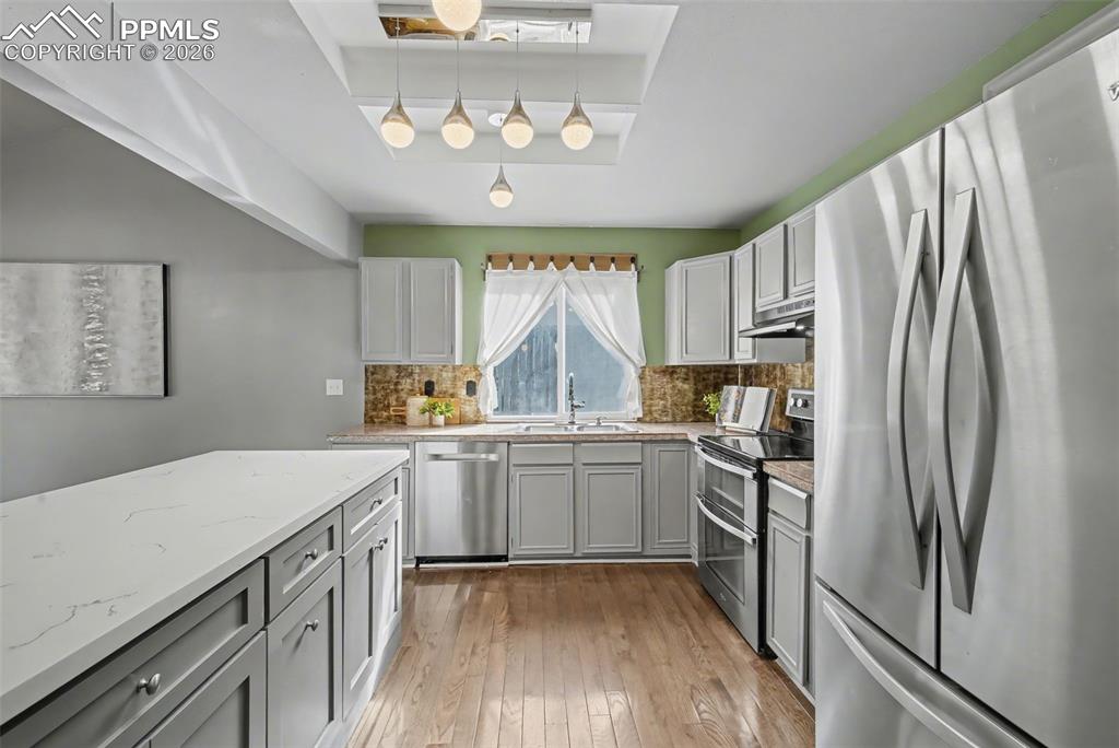 Image 12 of 41: Kitchen