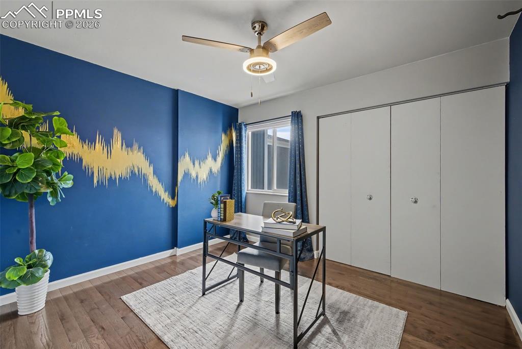 Image 19 of 41: Bedroom