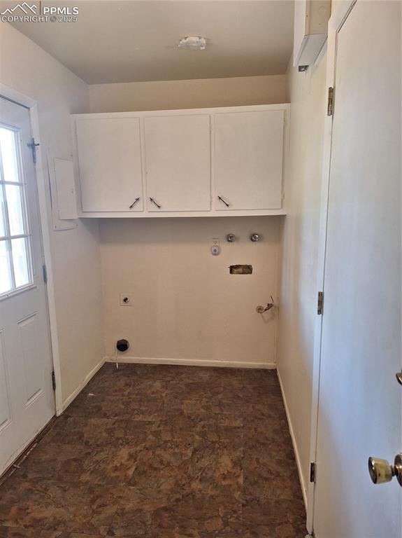 Image 10 of 28: Laundry