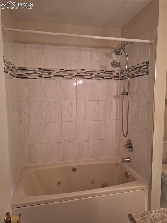 Image 20 of 28: Bathroom