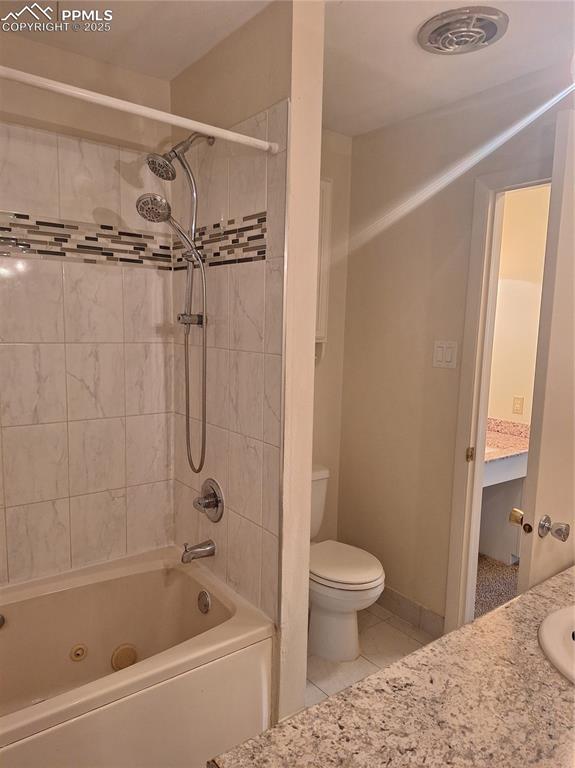 Image 21 of 28: Bathroom