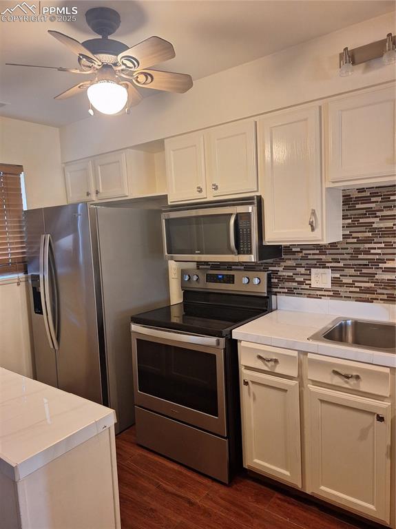 Image 6 of 28: Kitchen