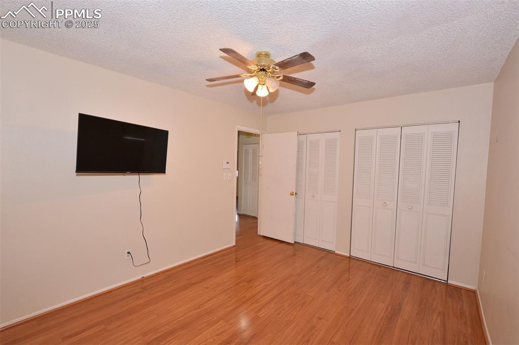 Image 13 of 31: Bedroom