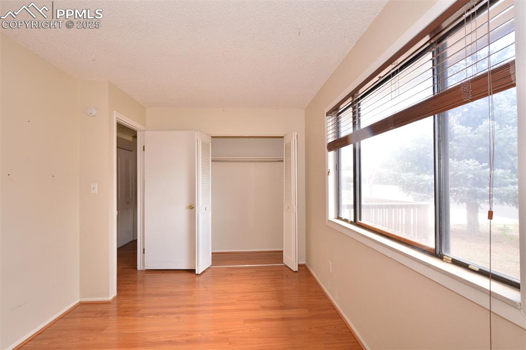 Image 18 of 31: Bedroom