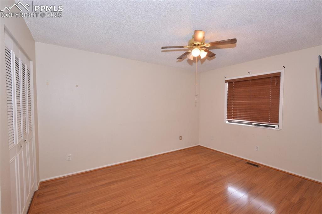 Image 20 of 31: Bedroom