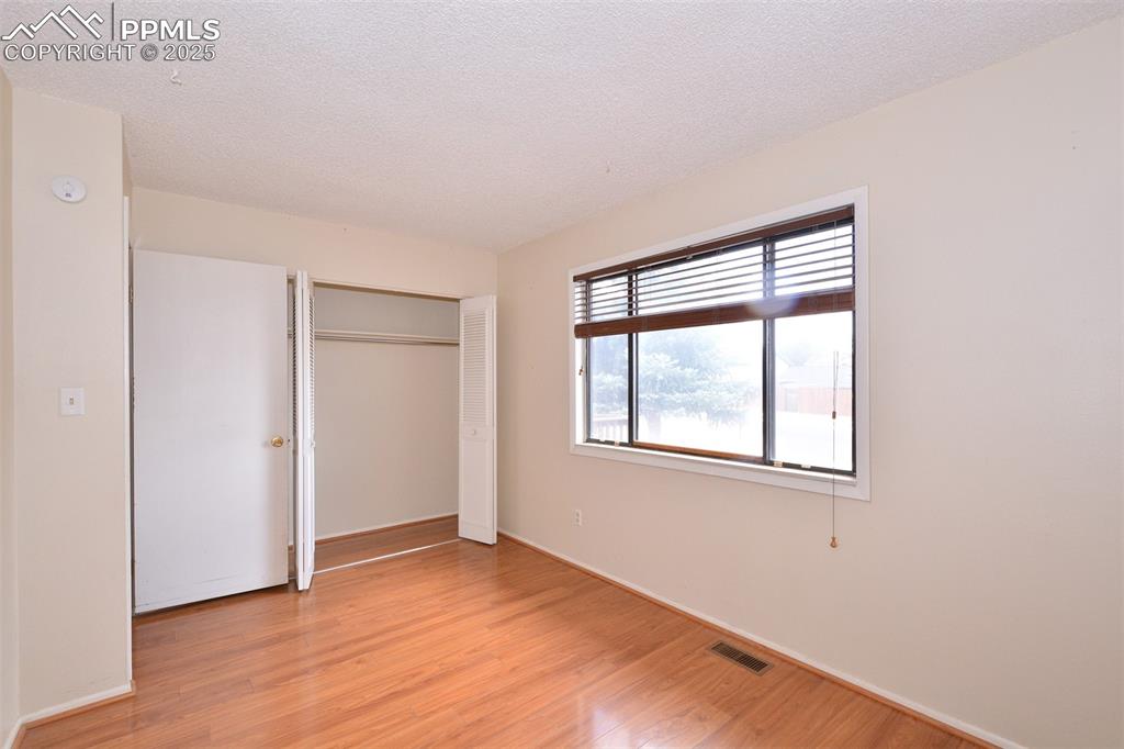 Image 22 of 31: Bedroom