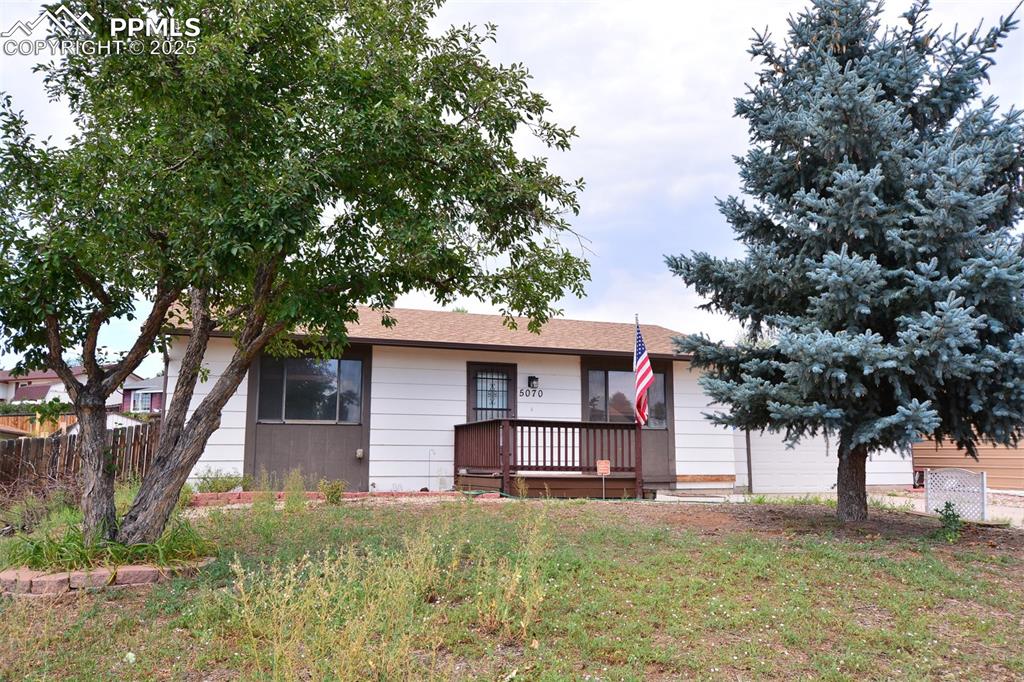 Image 23 of 31: Front of Structure