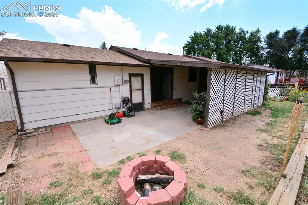 Image 25 of 31: Back of Structure