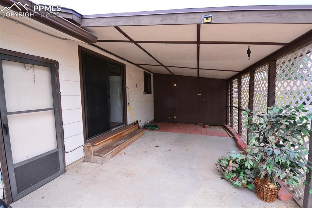 Image 29 of 31: Patio