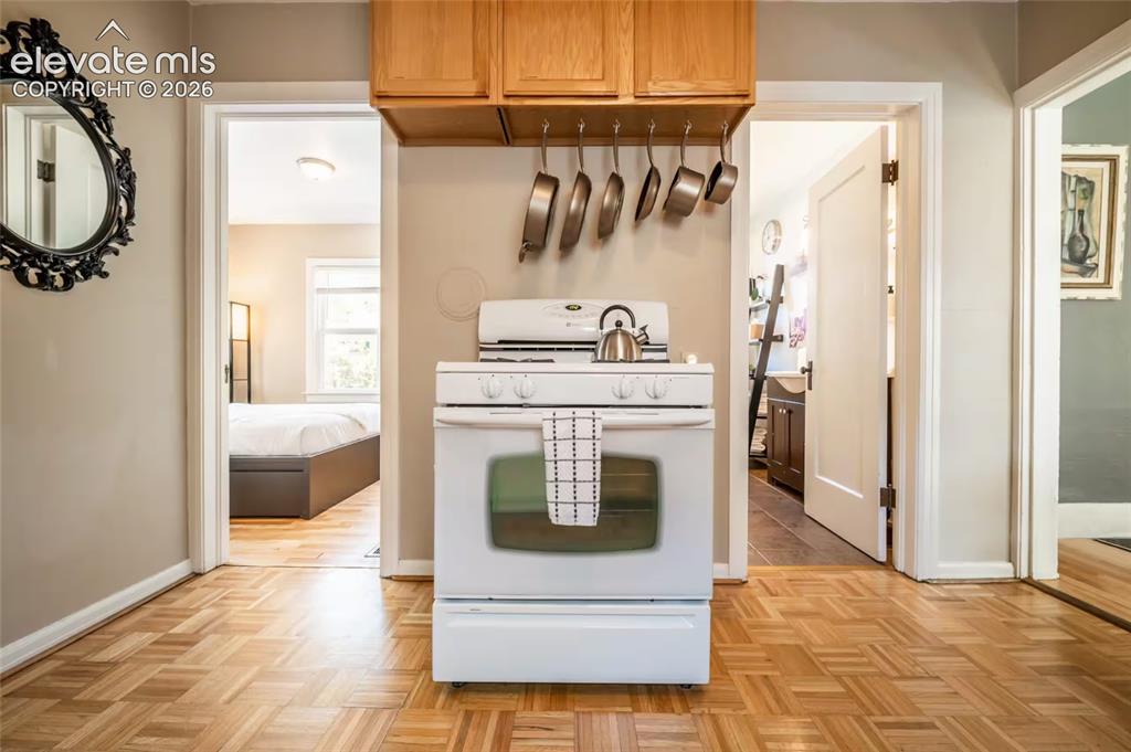 Image 13 of 31: Kitchen