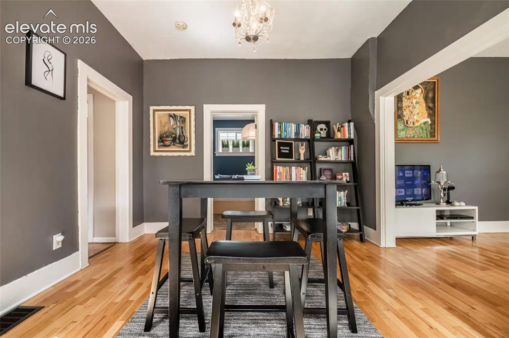 Image 6 of 31: Dining Area