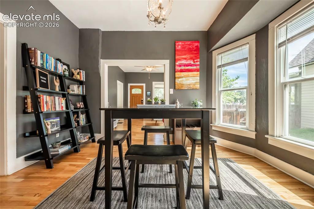 Image 8 of 31: Dining Area