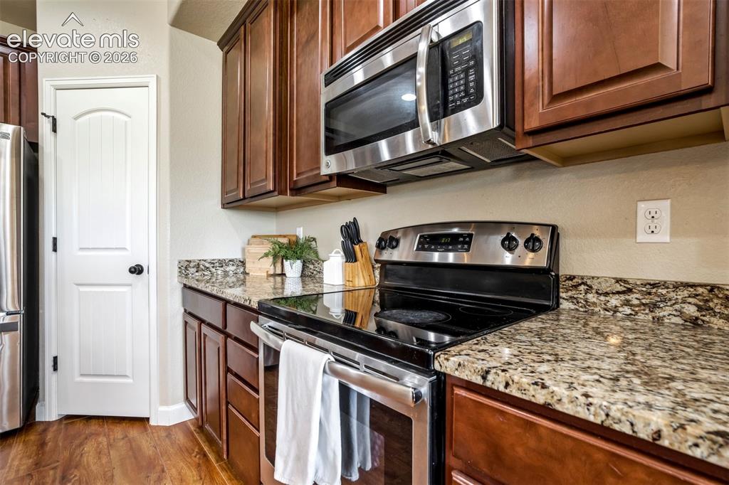 Image 13 of 47: Kitchen