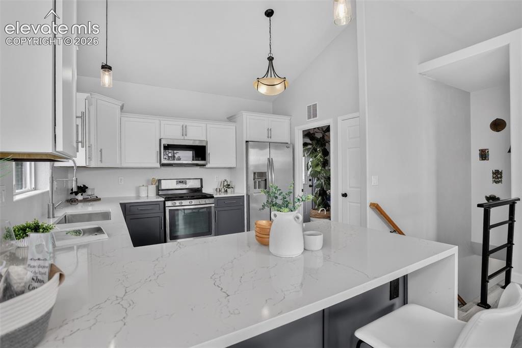 Image 14 of 50: Gorgeous updated kitchen.