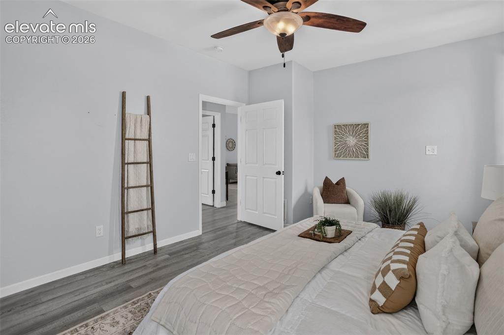 Image 21 of 50: Large primary bedroom.