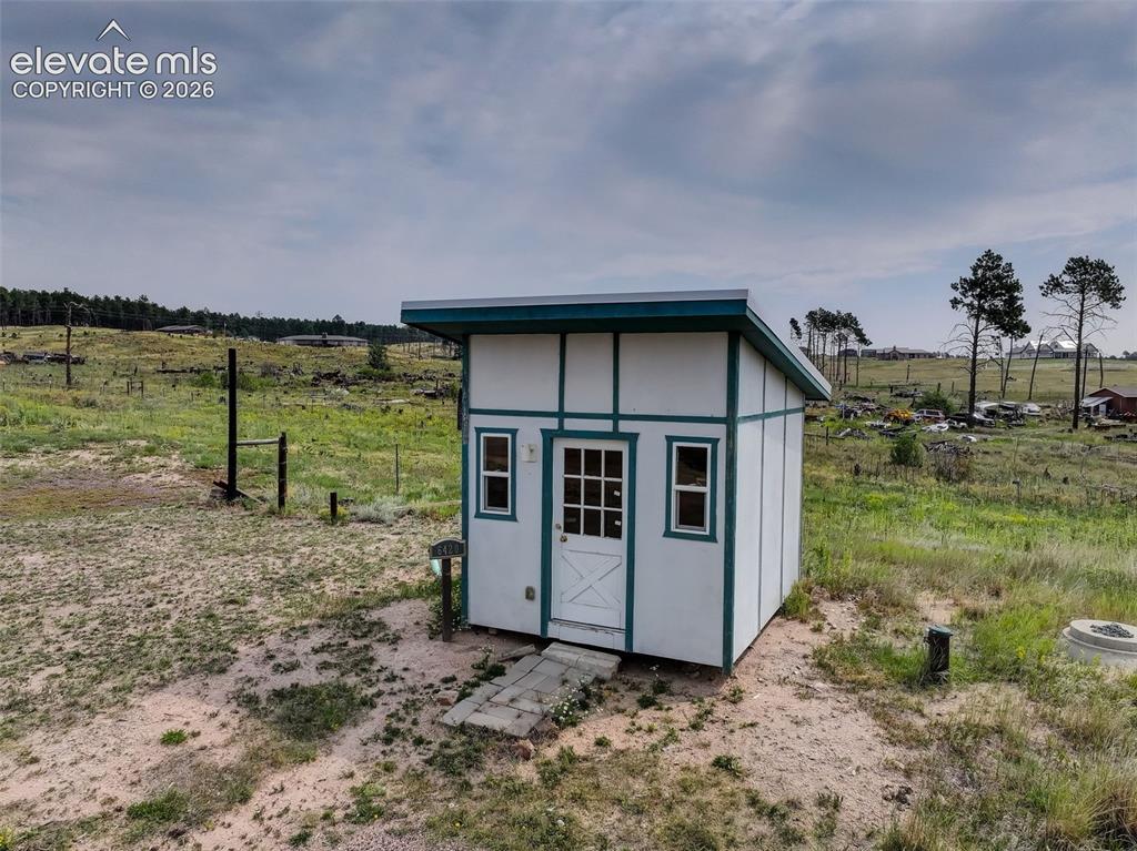Image 46 of 50: Shed / pump house
