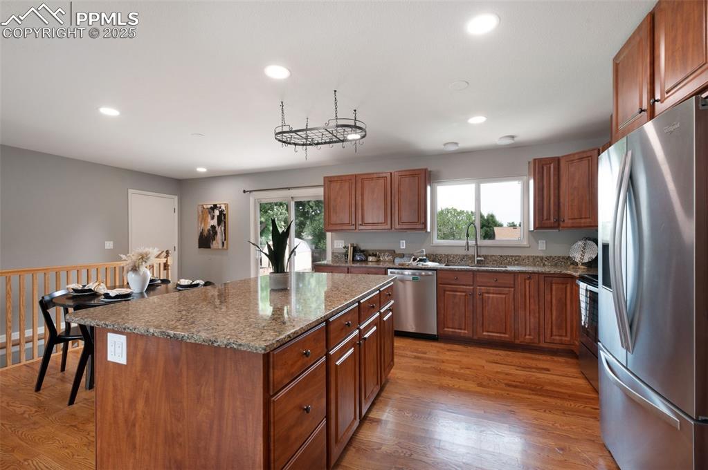 Image 12 of 40: Kitchen