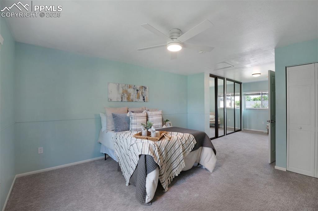 Image 14 of 40: Bedroom