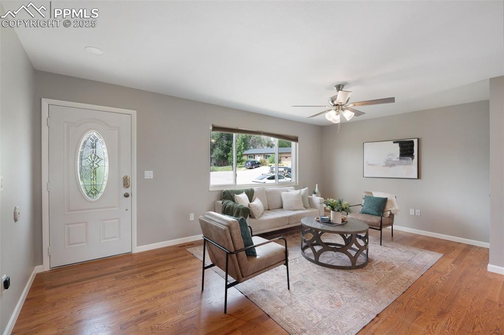 Image 6 of 40: Living Room