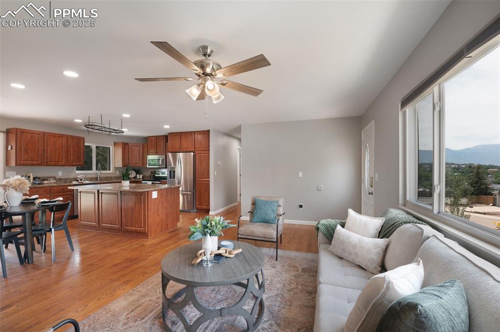 Image 8 of 40: Living Room