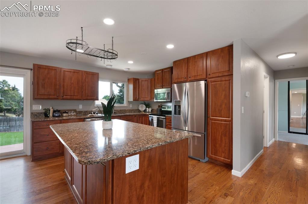 Image 9 of 40: Kitchen