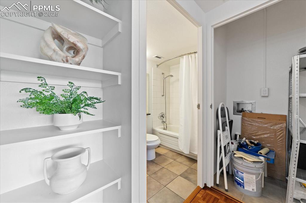 Image 10 of 31: Bathroom