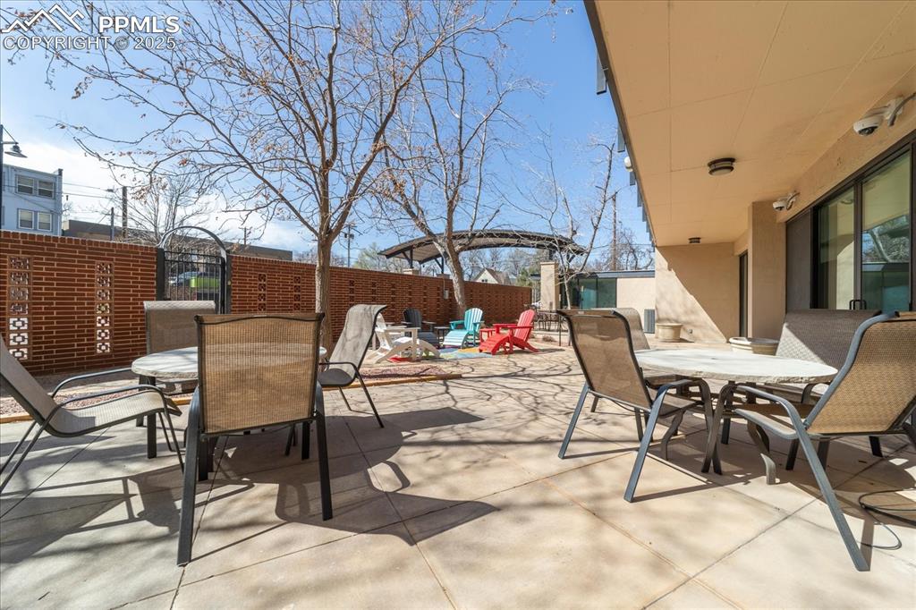 Image 26 of 31: Patio