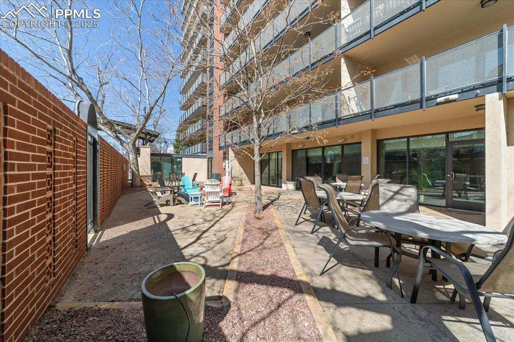 Image 27 of 31: Patio