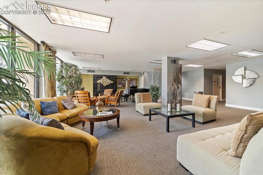 Image 28 of 31: Lobby