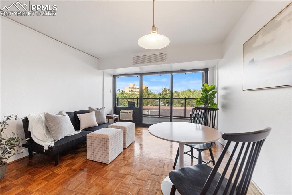 Image 7 of 31: Living Room