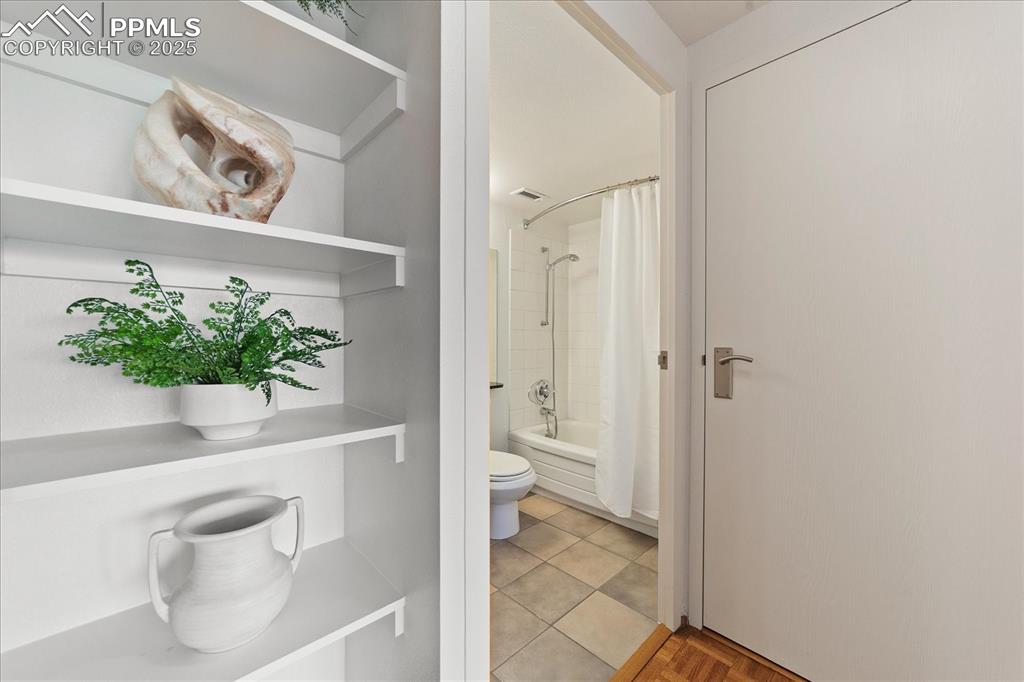 Image 9 of 31: Bathroom