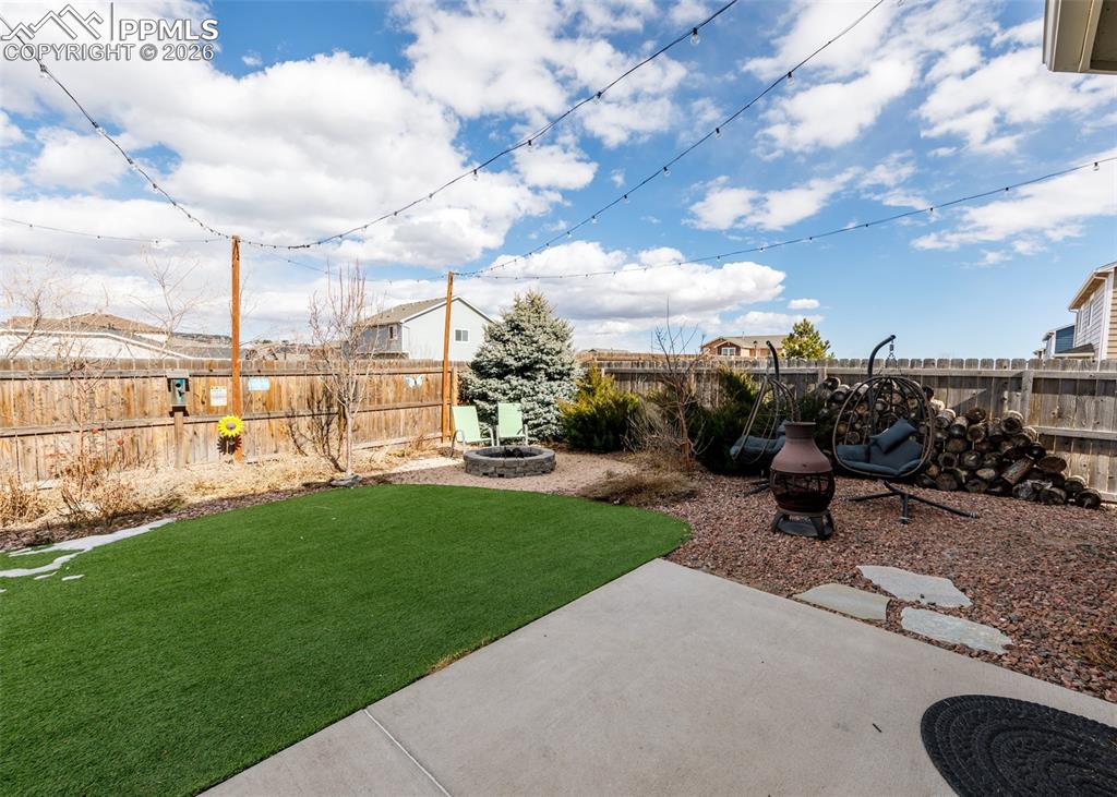 Image 45 of 47: Yard
