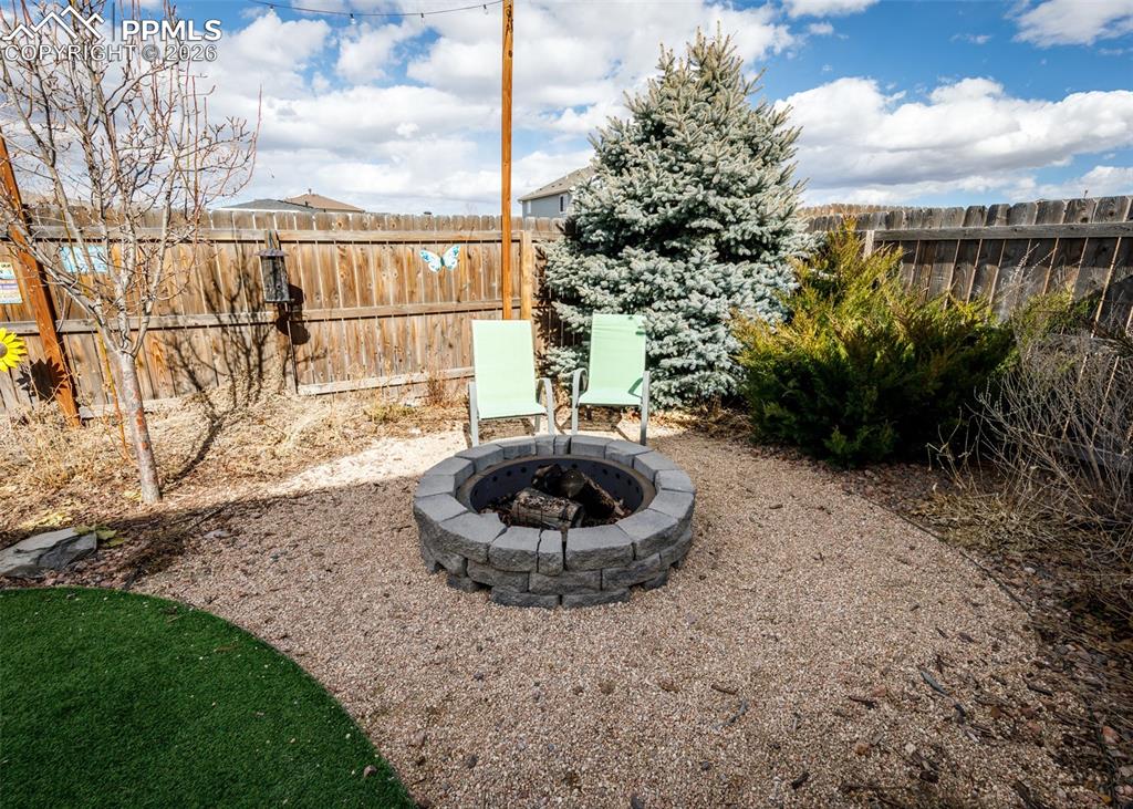 Image 46 of 47: Yard