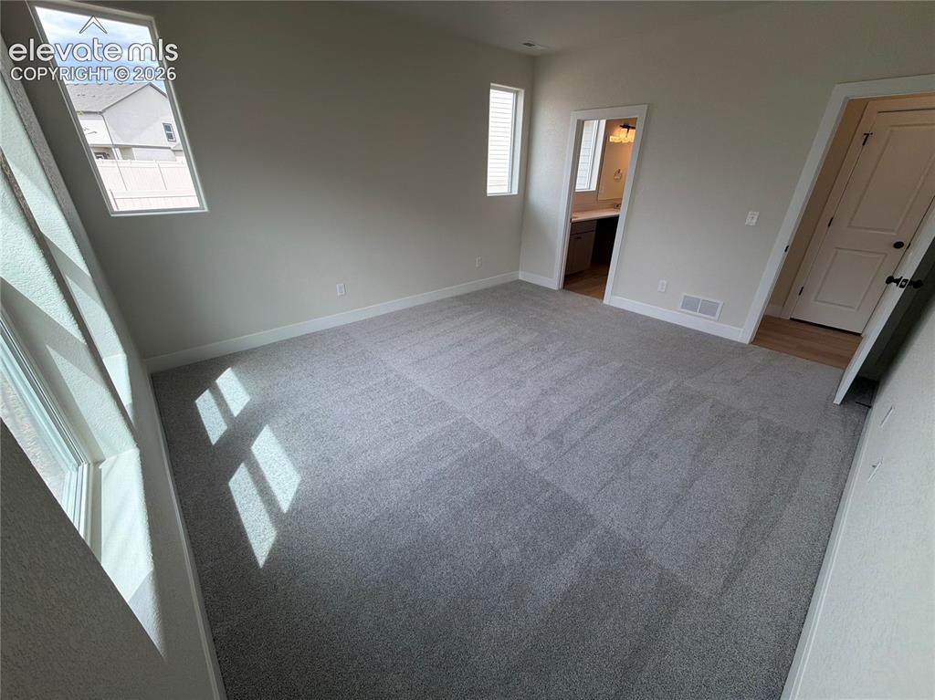 Image 12 of 16: Bedroom