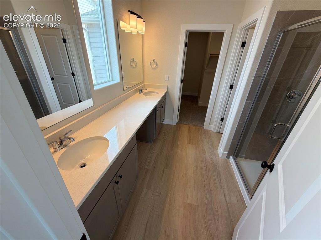 Image 13 of 16: Bathroom