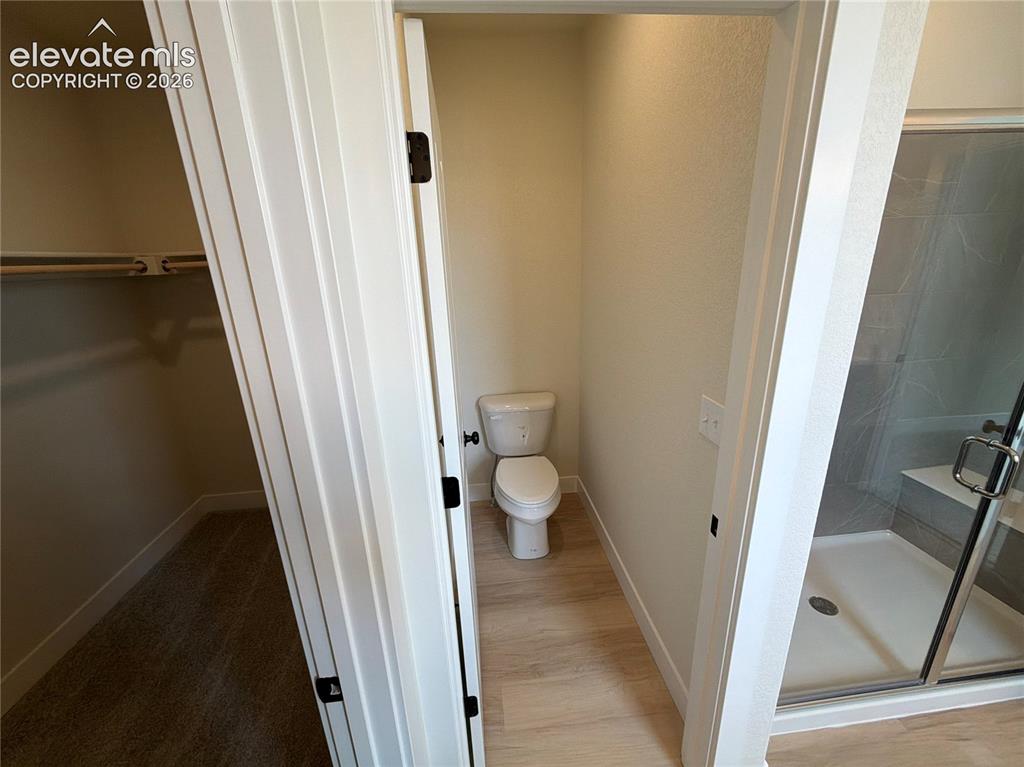 Image 14 of 16: Bathroom