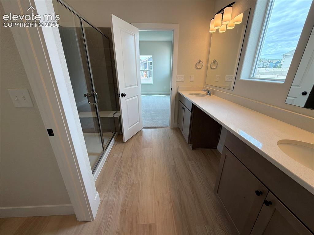 Image 16 of 16: Bathroom
